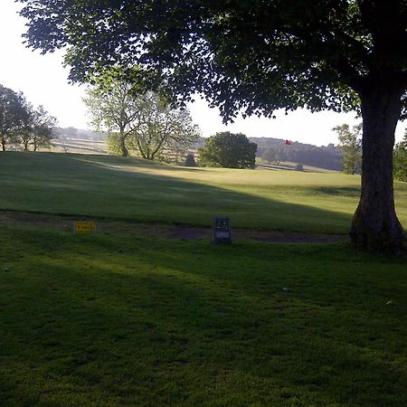 Whiston Hall 외부 사진