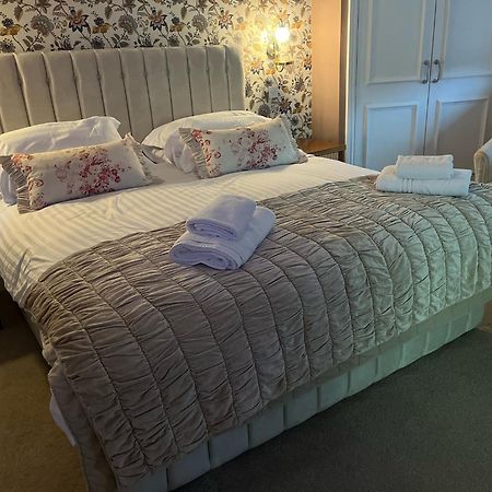 Whiston Hall 외부 사진