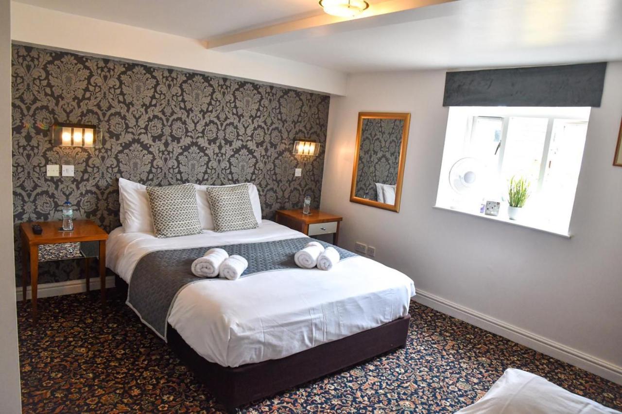 Whiston Hall 외부 사진