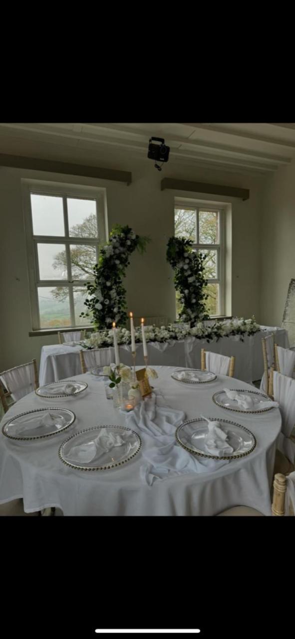 Whiston Hall 외부 사진