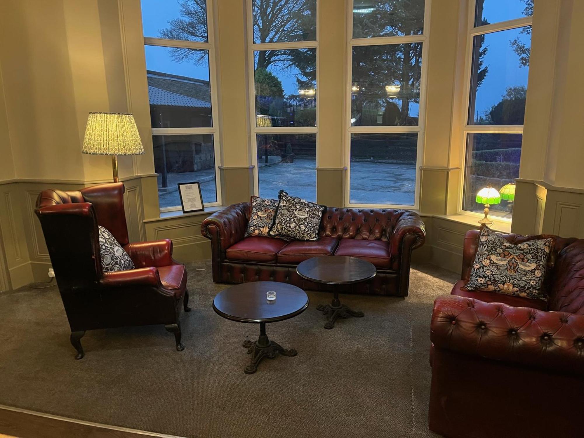 Whiston Hall 외부 사진