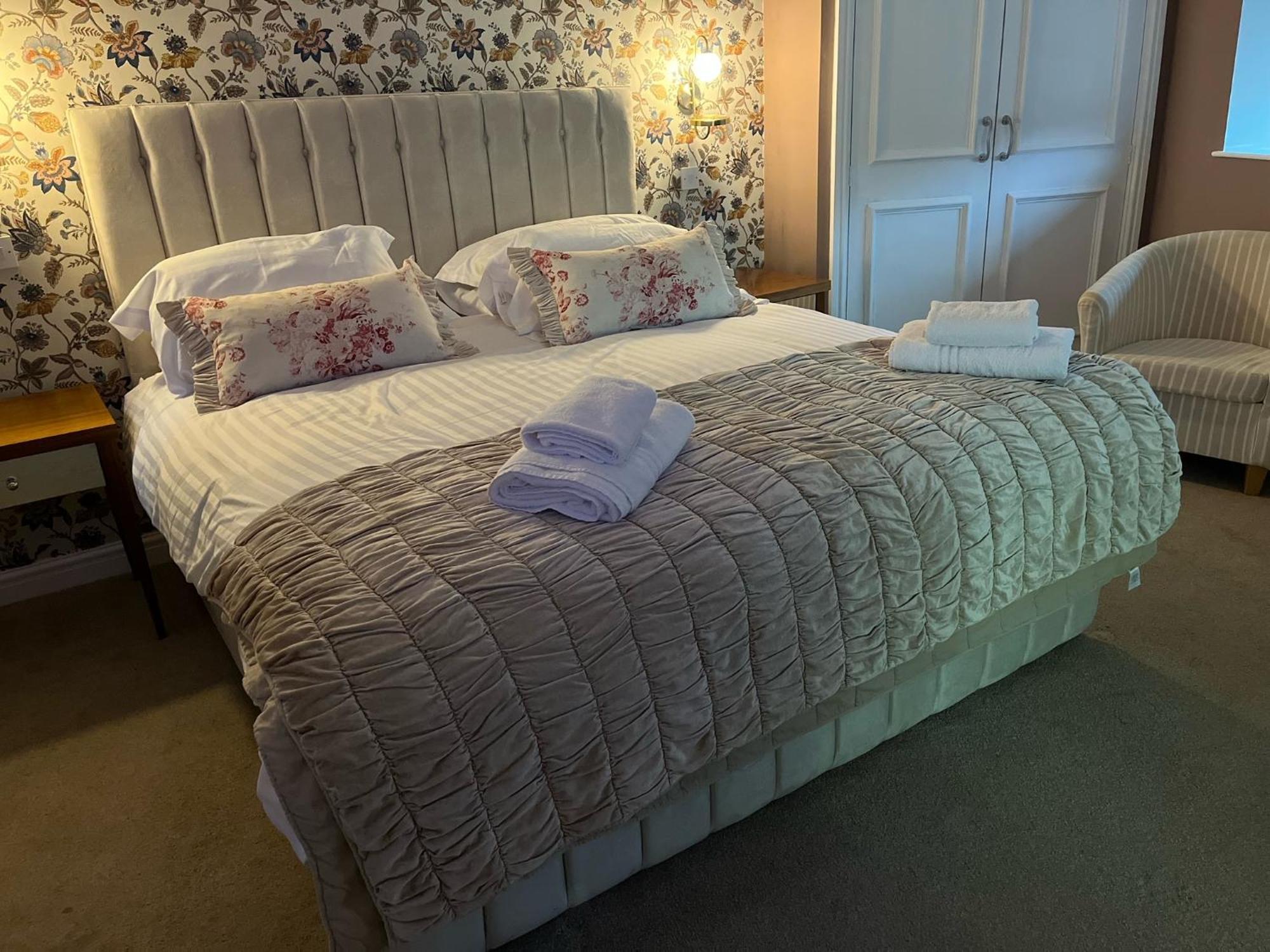 Whiston Hall 외부 사진