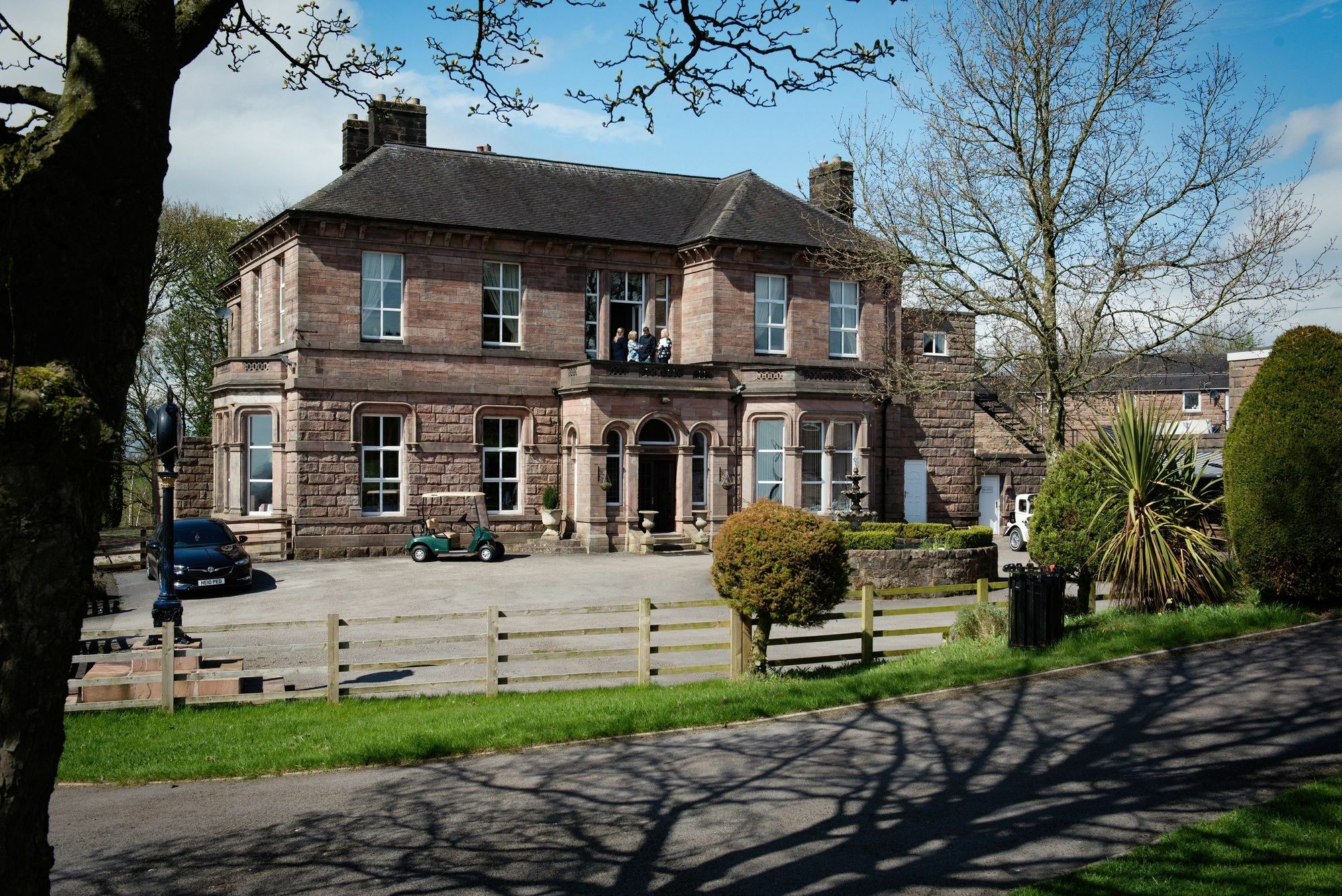 Whiston Hall 외부 사진